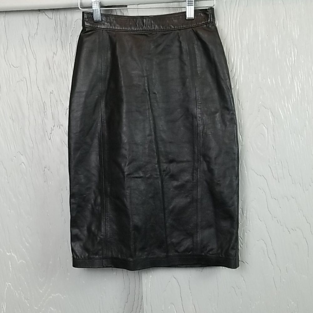 AMATI..Vintage leather pencil style skirt